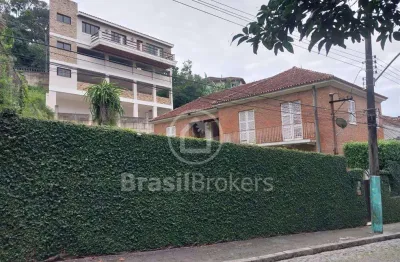 Casa duplex, 5 quartos, com varandão/  568 m² em santa teresa.