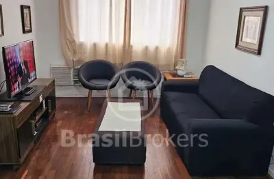 Apartamento copa 2 qtos, 1 suite, 2 wcs, gar, +1 minisuite e dependências