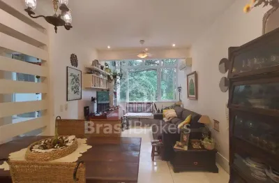 Lindo & reformado, com sala, 2 quartos e 1 vaga, em condomínio com infraestrutura completa !