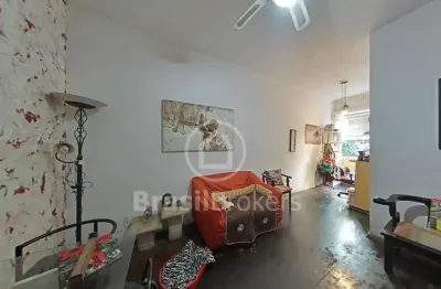 Excelente prédio na rua cinco de julho, apartamento com sala e 2 quartos !