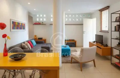 Quarto e sala com área externa reformado em laranjeiras