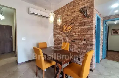 Apartamento com 3 quartos sendo um usado para aumentar a sala, suite e vaga.