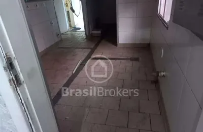 Apartamento de frente, vista livre. sala 2 quartos e dependência.