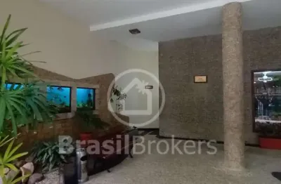 Raridade em copacabana! apartamento de 114 metros de 3 quartos sendo 1 suite + dependência completa.