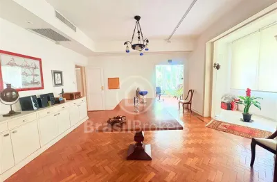 Apartamento 4 quartos, 2 suítes e 1 vaga de garagem no bairro do flamengo