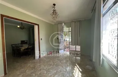 Ótima casa de frente de rua linear, sol da manhã, 05 quartos, localização privilegiada no bairro anil.