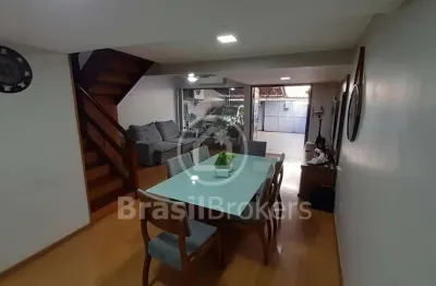 Casa duplex à venda com 155 m² e 3 quartos sendo 1 suite