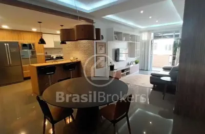 Apartamento varanda, 3 dormitórios 1 suite e dependência completa