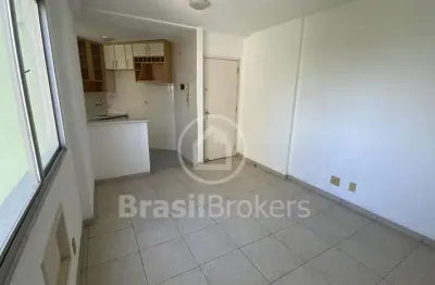 Apartamento 01 quarto com móveis planejados situado em condomínio com total infraestrutura e segurança.