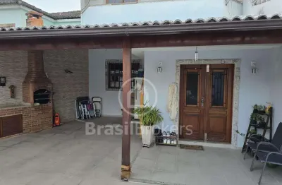 Casa duplex geminada em condomínio com 2 dormitórios 2 suítes