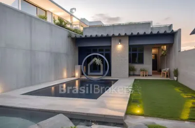 Casa com terreno amplo por r$550 mil – grande potencial para reforma e valorização!