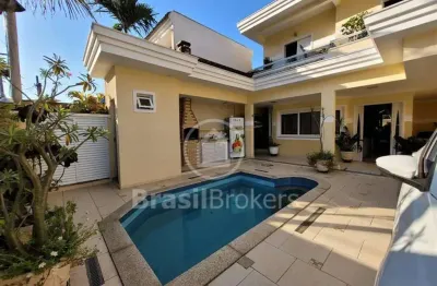 Ótima casa em condomínio fechado à venda com 240,00m² e 04 quartos no bairro pechincha, rio de janeiro - rj