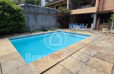 Casa 5 quartos sendo 4 suítes no condomínio paraíso na freguesia!