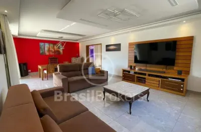 Apartamento 4 dormitório com dependência de empregada completa