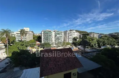 Ótimo apartamento aconchegante e completo na freguesia na rua mais procurada e valorizada do bairro em condomínio fechado.