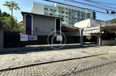 Surpreenda-se com esse imóvel irresistível próximo a comércio