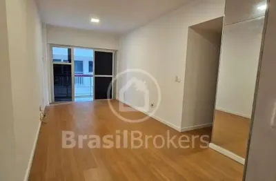 Apartamento de 81m² com 2 quartos, sendo 1 suíte, na praça seca