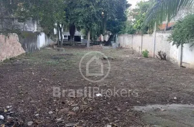 Terreno, linear, na taquara com 12 metros de frente e 68,20 metros de lado e um total de 818 metros quadrado, próximo ao prezunic na praça jauru.