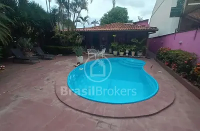 Casa linear 3 quartos, 2 suítes, 2 vagas  condomínio fechado. para voĉe e sua família.