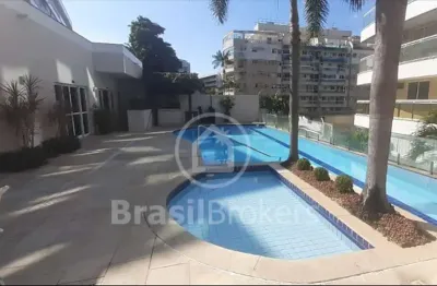 Surpreenda-se com esse imóvel irresistível próximo a comércio