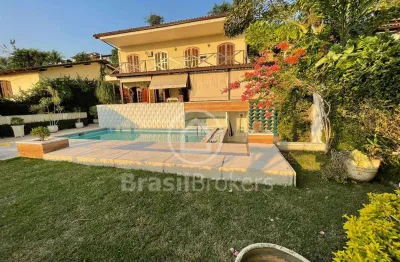 Casa 5 quartos, estilo colonial e moderno com vista linda e indevassável!