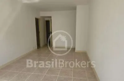 Apartamento com 2 quartos, 2 varandas e dependência completa na freguesia em jacarepaguá