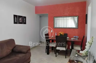 Apartamento 2 quartos com dependência empregada à venda na praça seca