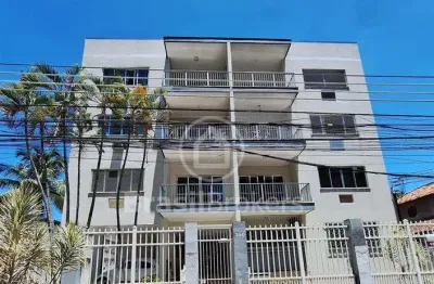 Apartamento espaçoso de 2 quartos com varanda e vista livre na praça seca!