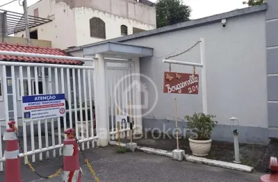 Casa fechada condomínio fechado pechincha 07 quartos sendo 02 suite com varandão de apoio.