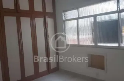 Ótimo apartamento, sala dois quartos, totalmente reformado