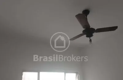 Ótimo apartamento, sala dois quartos, totalmente reformado