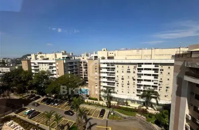 Cobertura duplex preparado para receber os acabamentos do projeto de arquitetura. todo planejamento familiar. condomínio atelier freguesia.