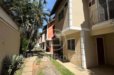 Encontre o lar dos seus sonhos nesta charmosa casa de vila no Anil