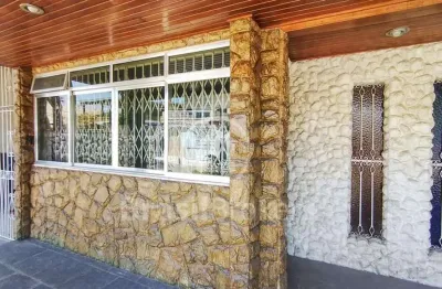 Casa linear 3 quartos, 1 suítes, 2 vagas  condomínio fechado. para você e sua família.