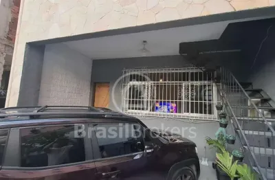 Casa de vila na praça seca próximo ao comércio central do bairro