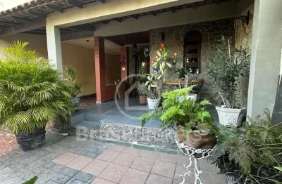 Excelente casa 5 quartos no village com área de lazer