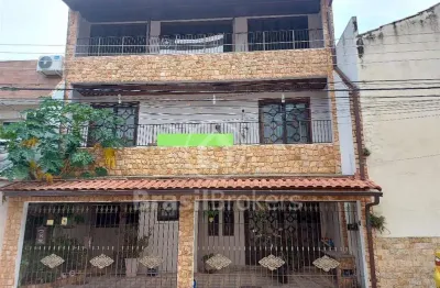 Espaçosa casa de 3 pavimentos à venda na portuguesa – ilha do governador