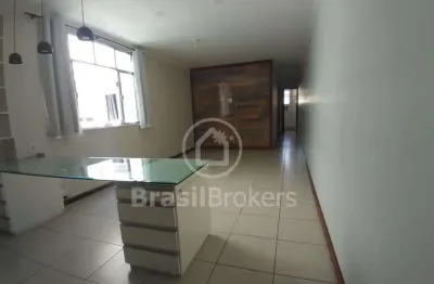 Apartamento de 2 quartos com dependência revertida em escritório com suíte em prédio com elevador na freguesia, ilha do governador!