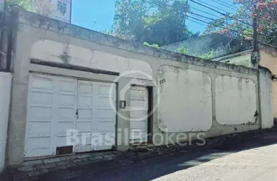 Excelente casa de 4 quartos, suite e churrasqueira e piscina em área nobre do jardim guanabara!