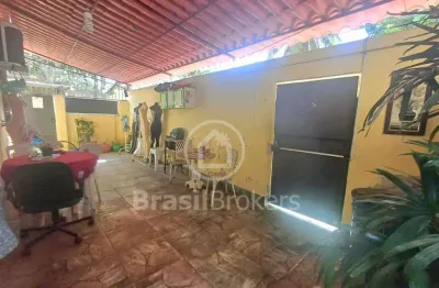 Apartamento tipo casa de 02 quartos no térreo frente na parte baixa do jardim carioca, próximo à estrada do galeão