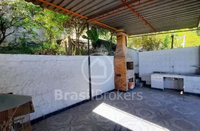 Apartamento tipo casa com edícula e terraço com churrasqueira