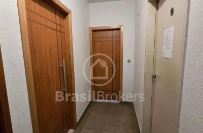 Apartamento modernizado 1 andar com 2 quartos 64m² - portuguesa - rj