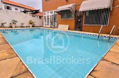Casa jardim guanabara com piscina e área de lazer, com cinco quartos,sendo três suites.