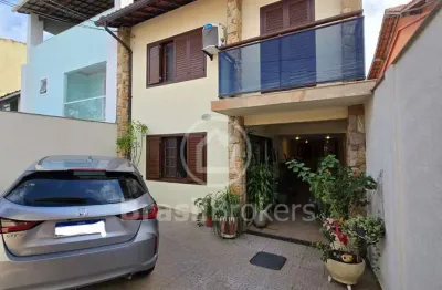 Excelente casa em condomínio fechado próximo ao brazuca com 225m² - 5 quartos (2 suítes)