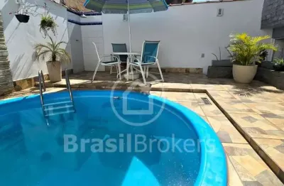 Casa village/portuguesa - quatro quartos , área de lazer com piscina e terraço