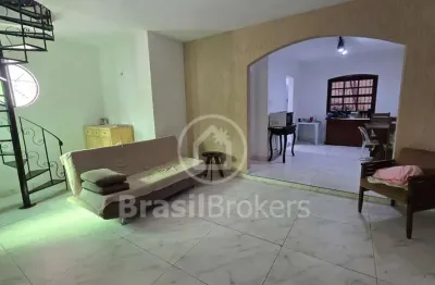 Casa bifamiliar triplex na portuguesa com 5 quartos com 203m² - rio de janeiro