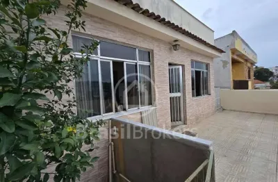 Casa bifamiliar no bancários com 5 quartos e garagem para 3 carros