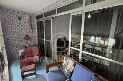 Apartamento de frente com 2 quartos (1 suíte) amplos no moneró com varanda e 2 vagas - rj