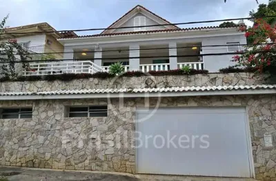 Casa jardim carioca/ 3quartos/ 2 suites /churrasqueira/forno a lenha e de pizza.