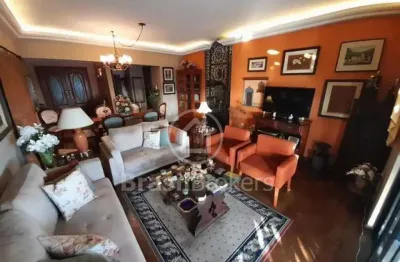 Apartamento quatro quartos com uma suite e duas varandas dependência completa no moneró/portuguesa